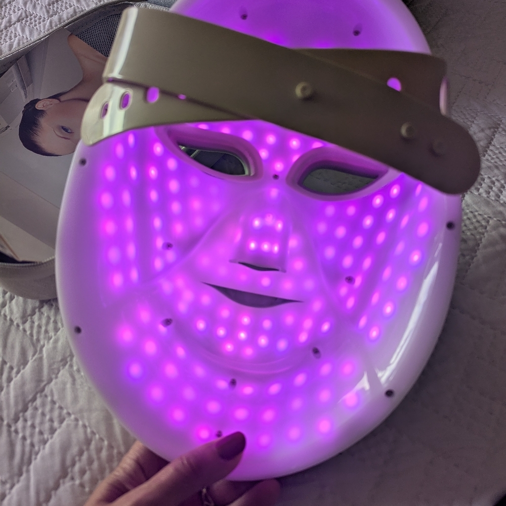 LED Light Therapy - Picture 5 of 6